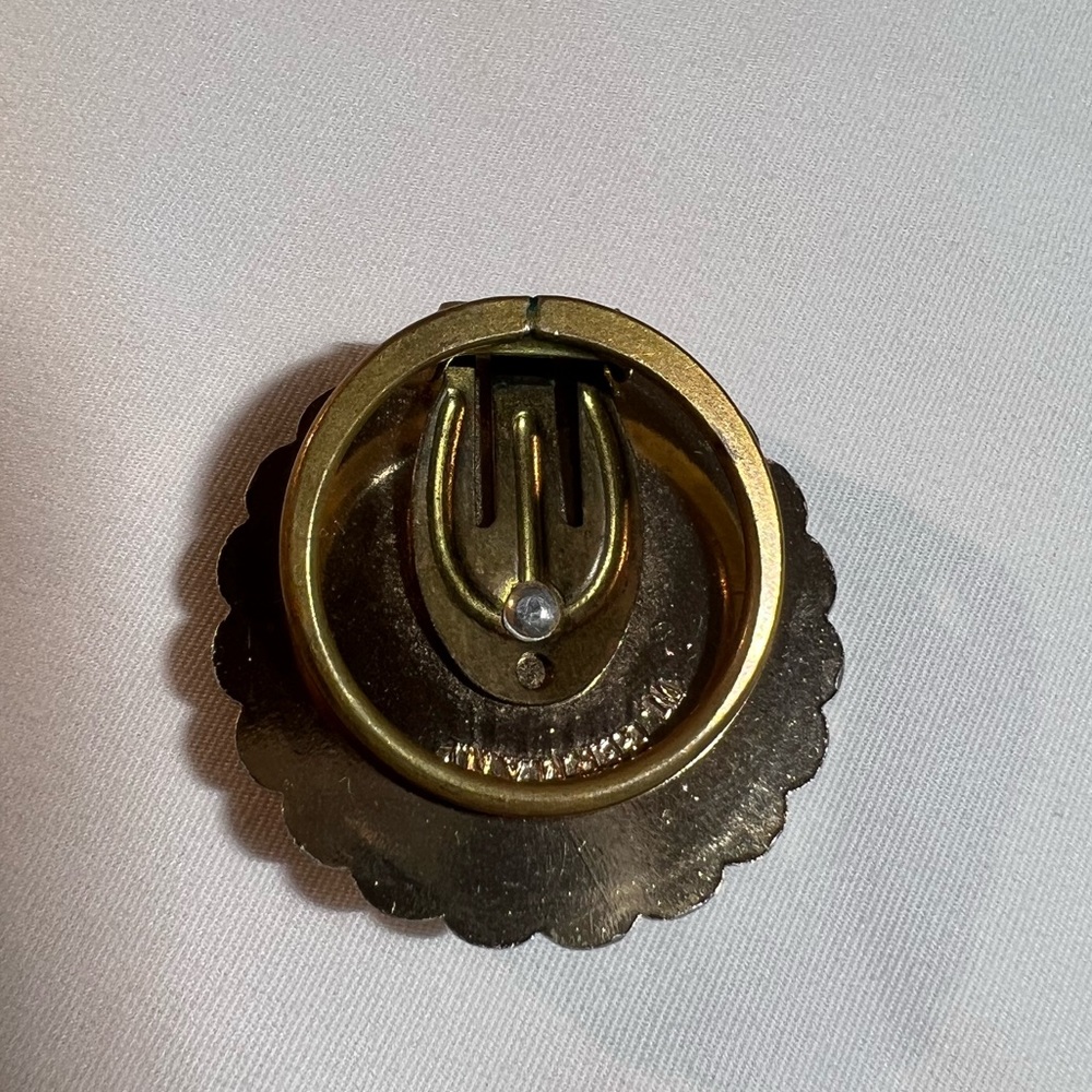 Golden Brooch - Picture 5 of 5
